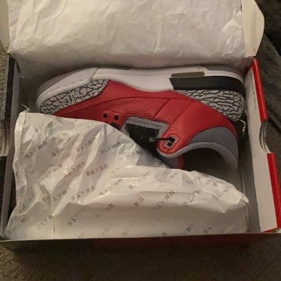 Jordan Retro 3s - Picture 2 of 4